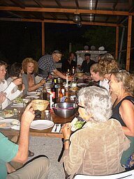 Gelegentlich feiern wir am Abend am Campo