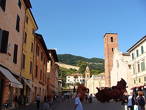 Pietrasanta, de nabijgelegen kunstenaarsstad